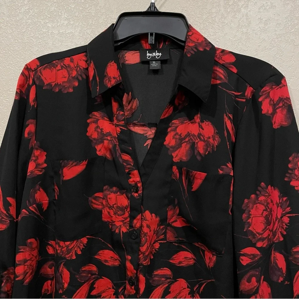 Black and Red Floral Women's Top - Picture 2 of 5